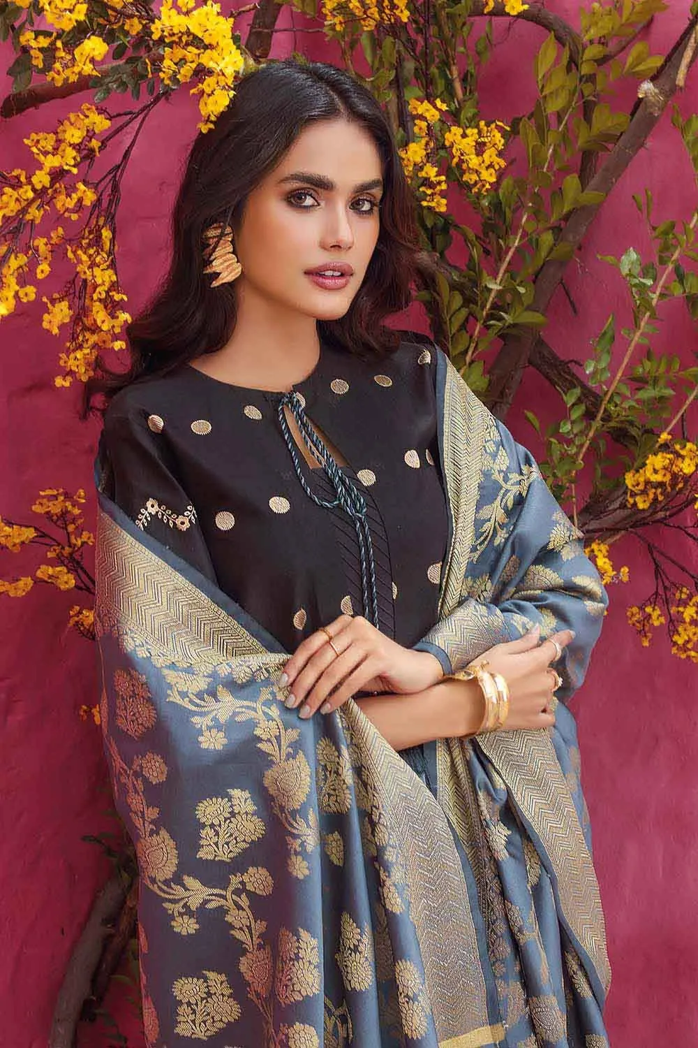 Gul Ahmed Summer 2022 · Premium Collection – 3PC Luxury Jacquard Lawn Suit MJ-22004